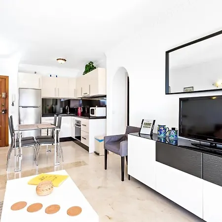 Palm Apartment, 1 Bedroom, Pool, Beautiful Garden, Parking